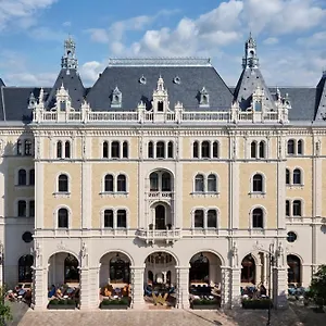 5* Hotel W