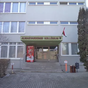 Almagyardombi Kollegium Hostel Eger